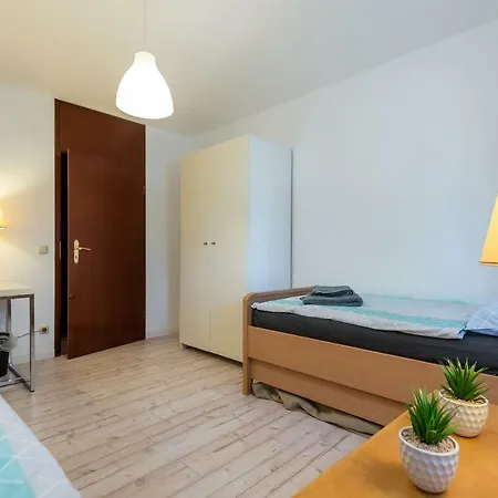 Zeevat Waldperlach Bed & Breakfast 2*